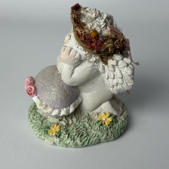 Dreamsicles Exclusive Vintage “ April Calendar Collectibles “ 1998 Figurine Used - Picture 3 of 5